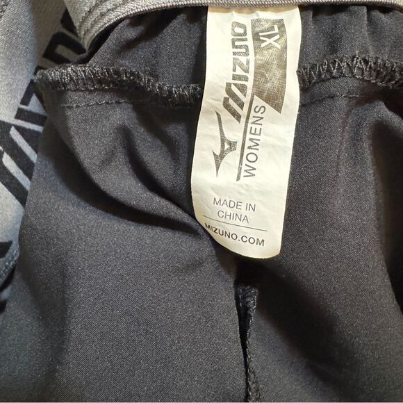Mizuno Women's XL Black Running Alpha Short Athleisure Workout Gym - Picture 7 of 9